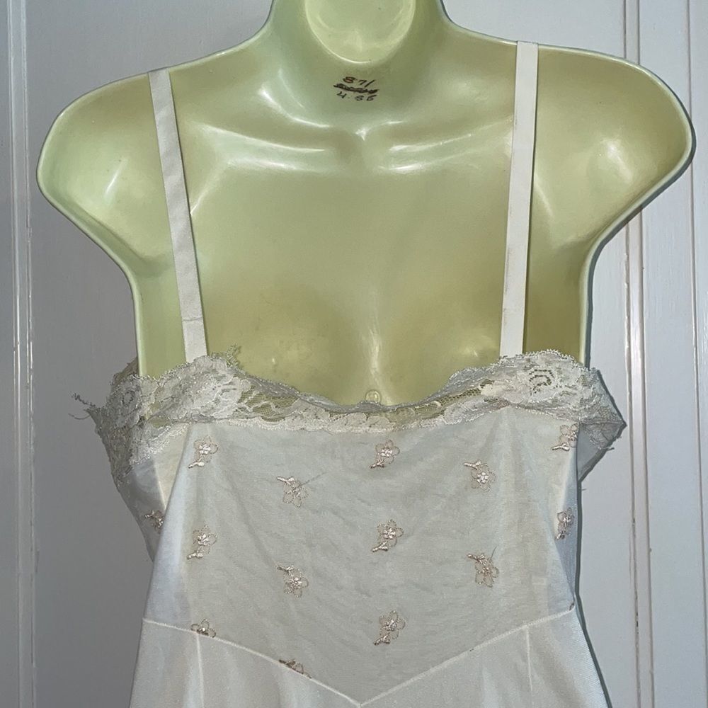 Vtg 50s cream colored nylon full slip - Picture 5 of 8